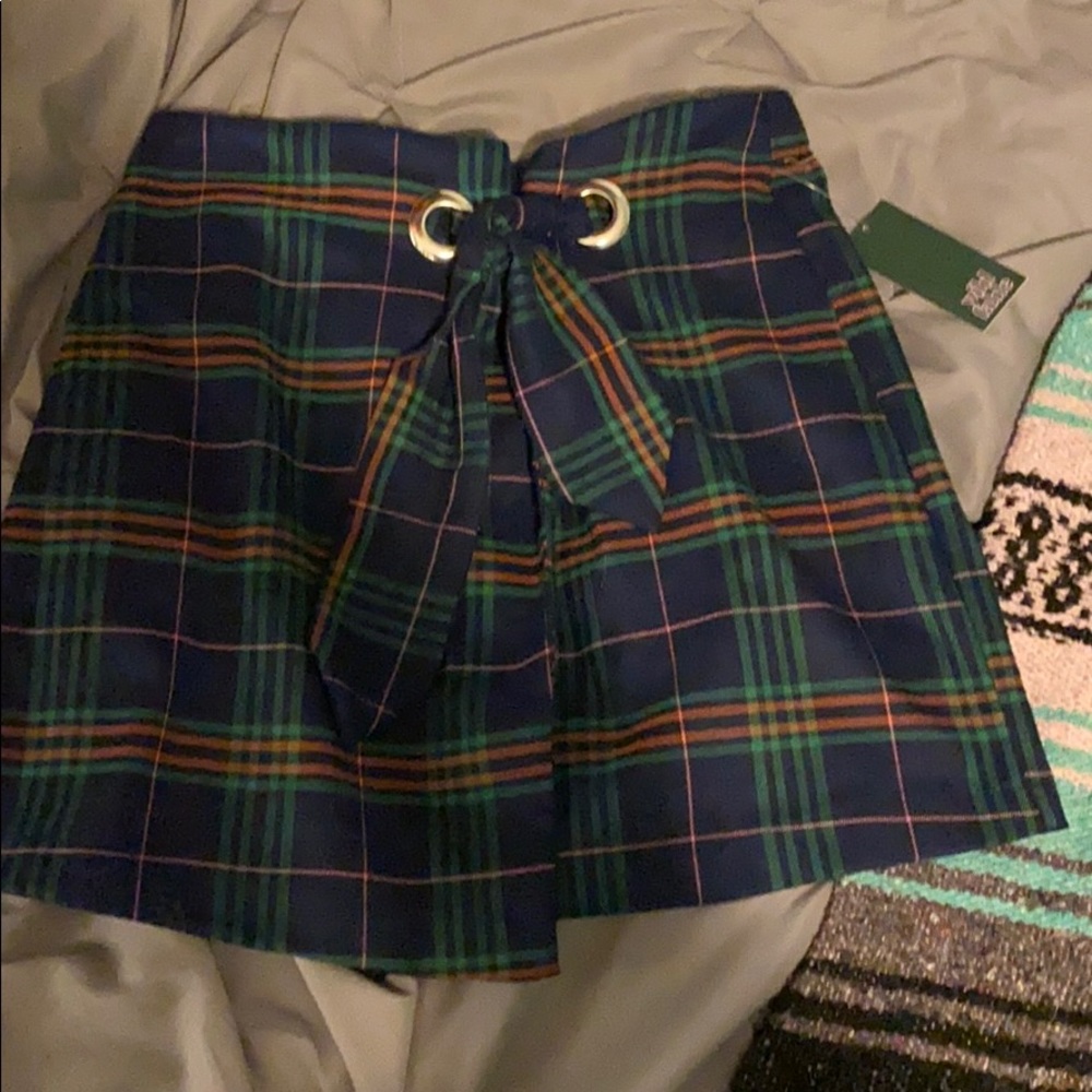 Plaid skirt with bow